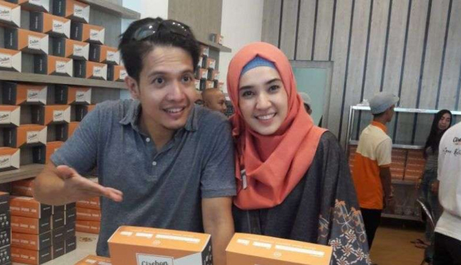 Dhini Aminarti dan Dimas Seto