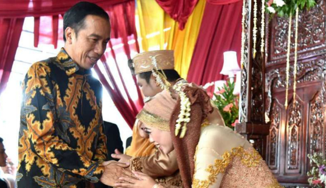 Presiden Jokowi menghadiri pernikahan Novie Ayu Anggraini dan Adrian Anandika.