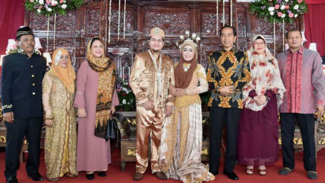 Presiden Jokowi menghadiri pernikahan Novie Ayu Anggraini dan Adrian Anandika.