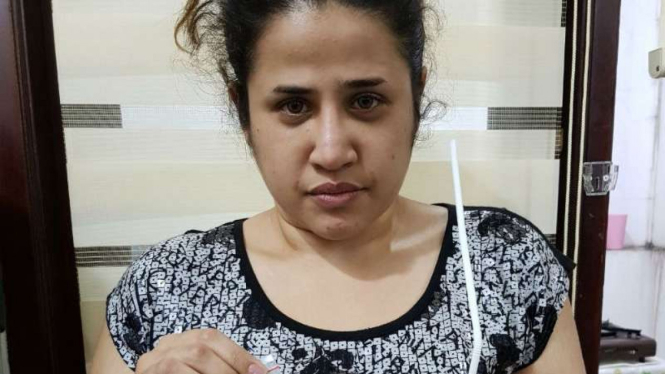 Dhawiyah Zaidah Sukawesih saat ditangkap polisi atas kepemilikan sabu-sabu