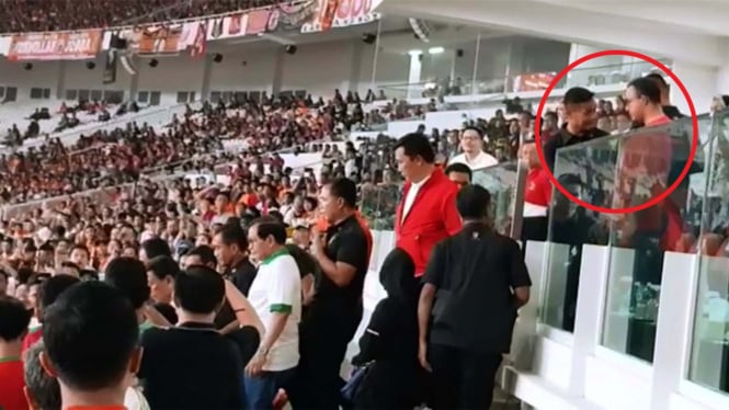 Gubernur DKI Jakarta Anies Baswedan tak boleh ikut rombongan Presiden Jokowi ke lapangan Stadiun Utama Gelora Bung Karno.
