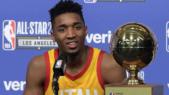 Pebasket Utah Jazz, Donovan Mitchell juarai Slam Dunk Contest