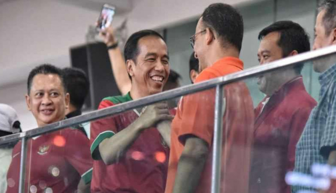 Presiden Jokowi dan Gubernur DKI, Anies Baswedan di Final Piala Presiden