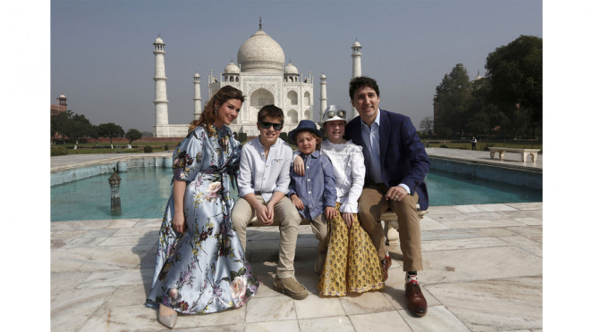 PM Kanada dan Keluarga Kunjungi Taj Mahal