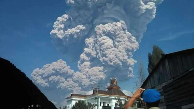 Letusan Gunung Sinabung.