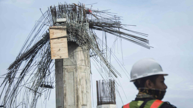 Tiang Pancang yang Roboh di Tol Becakayu