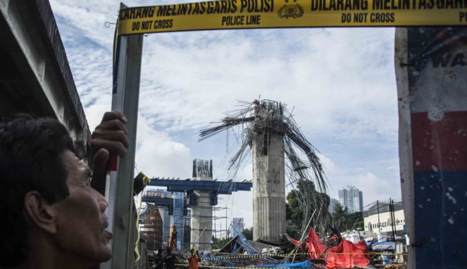 Tiang Pancang yang Roboh di Tol Becakayu