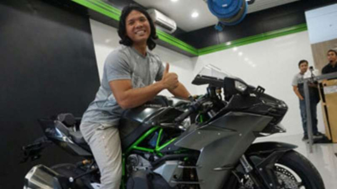 Amin, satu-satunya pemilik Ninja H2 Carbon di Indonesia.