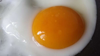 Masak Telur dalam Microwave Lalu Meledak, Mata Wanita Ini Buta