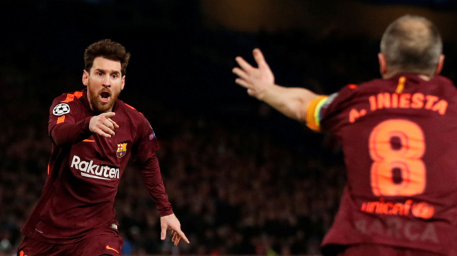 Striker Barcelona, Lionel Messi, merayakan golnya ke gawang Chelsea.