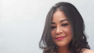 Annisa Bahar dan Suami Pisah Ranjang?