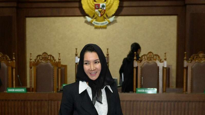 Bupati Kutai Kartanegara nonaktif, Rita Widyasari menjalani persidangan 