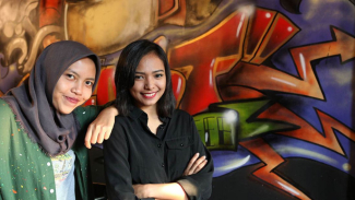 Dua Perempuan Ini Dobrak Dominasi Pria dengan Mural