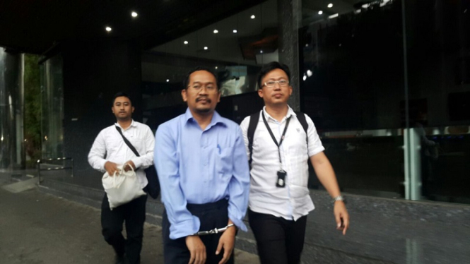 Mantan Vice Presiden Management PT Pertamina, Gatot Harsono menyerahkan diri