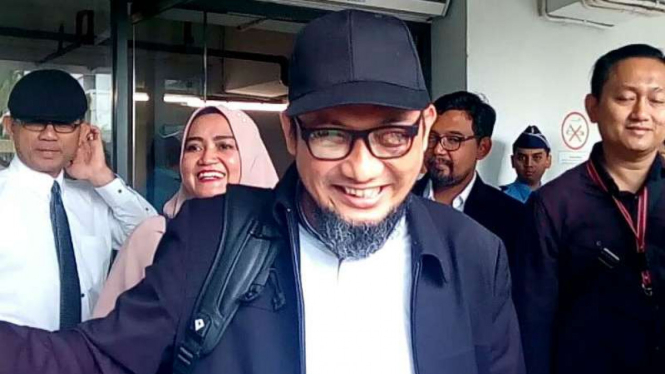 Penyidik KPK Novel Baswedan tiba di Bandara Soekarno Hatta, Tangerang