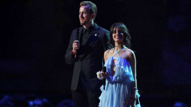 Harry Kane bersama Camilia Cabello di acara Brit Awards