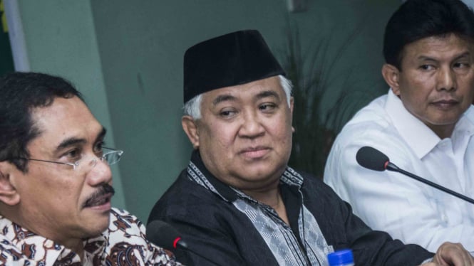 Ketua Dewan Pertimbangan Majelis Ulama Indonesia (MUI), Din Syamsuddin (tengah)