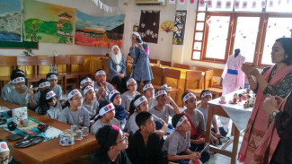 Serunya Belajar Sambil Keliling Dunia di Dalam Kelas