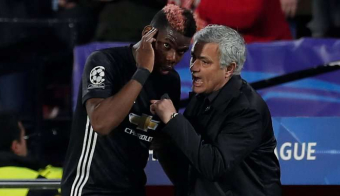 Paul Pogba (kiri) dan Jose Mourinho (kanan)