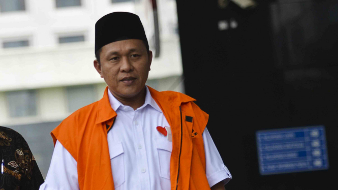 Tersangka Bupati Lampung Tengah, Mustafa bersiap menjalani pemeriksaan