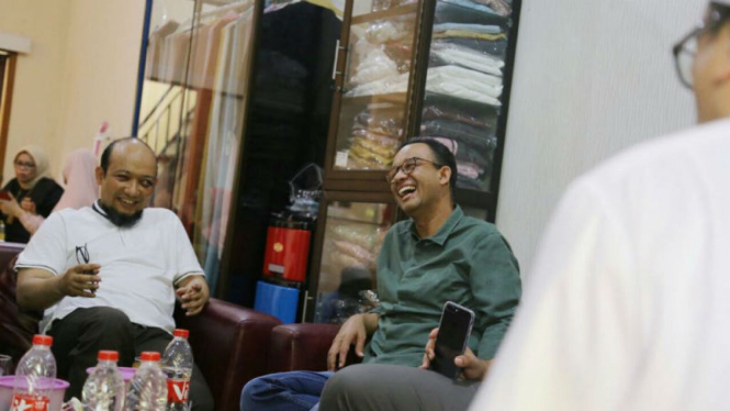 Gubernur DKI Jakarta, Anies Baswedan mengunjungi rumah Novel Baswedan