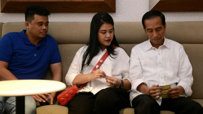 Presiden Joko Widodo ajak anak dan menantu nonton Dilan 1990.