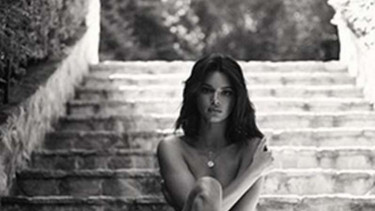 Kendall Jenner Posting Foto Bugil di IG Diserang Kritik Netizen ...