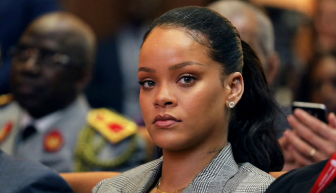 Rihanna saat menghadiri acara di Senegal.