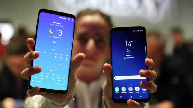 Samsung Galaxy S9 (kanan) dan Galaxy S9 Plus (kiri).