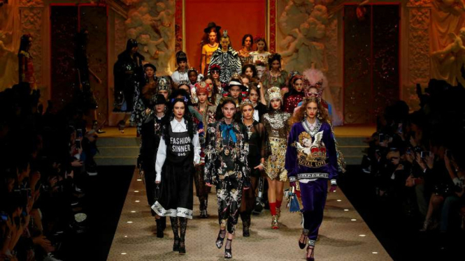 Pagelaran busana Dolce&Gabbana SS18 dimeriahkan oleh model istimewa