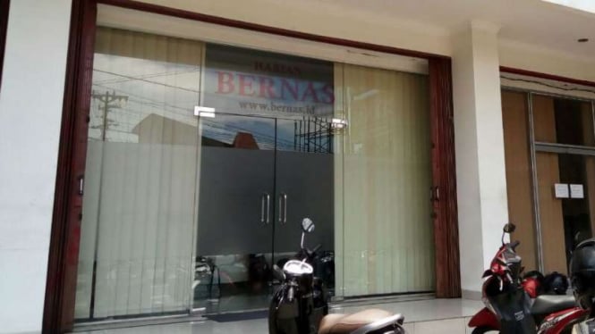 Kantor Harian Bernas di Jalan Ring Road Utara 7A Caturtunggal, Depok, Kabupaten Sleman, Daerah Istimewa Yogyakarta.