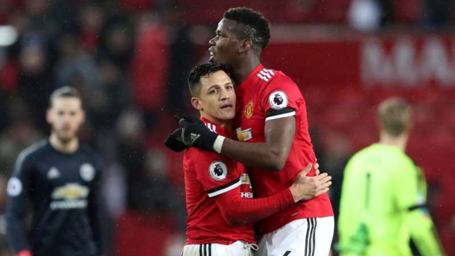 Alexis Sanchez (kiri) dan Paul Pogba (kanan)