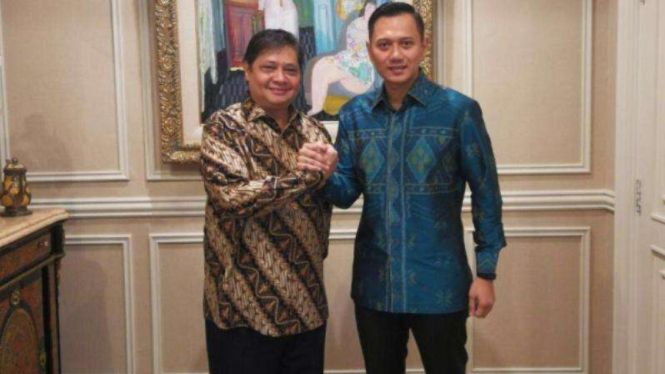 Ketua Umum Partai Golkar, Airlangga Hartarto bertemu dengan AHY.