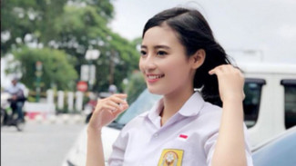 Pakai Seragam SMP, Polwan Cantik Ini Bikin Salah Fokus