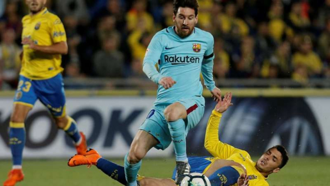 Bintang Barcelona, Lionel Messi , diadang pemain Las Palmas