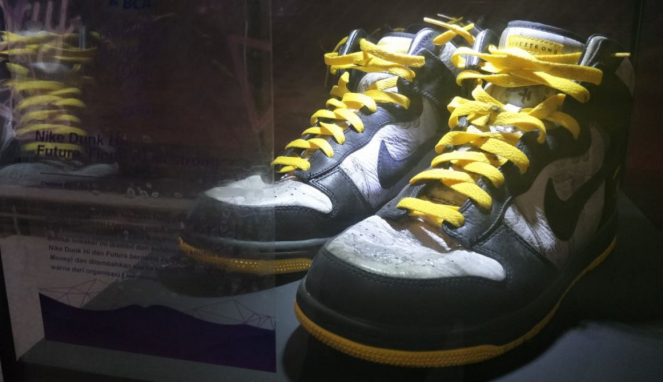 Nike Dunk Hi FLOM LIVESTRONG x Futura x Nike Sportswear