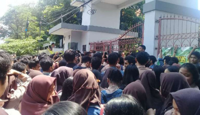 Siswa SMAN 1 Semarang Demo Tuntut Kepala Sekolah Mundur