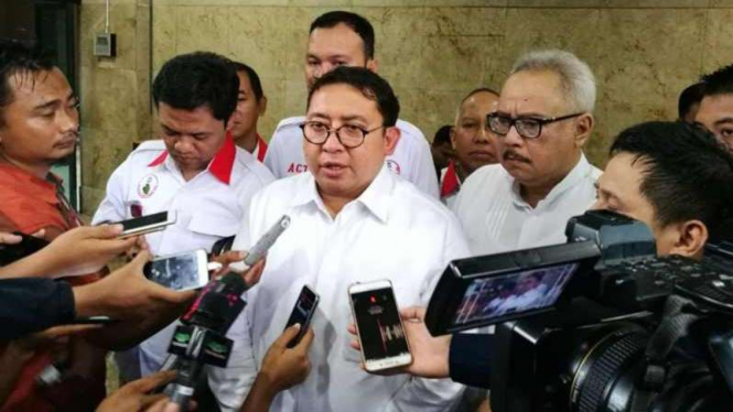 Fadli Zon saat melaporkan Lambe Turah ke Bareskrim, Polri.