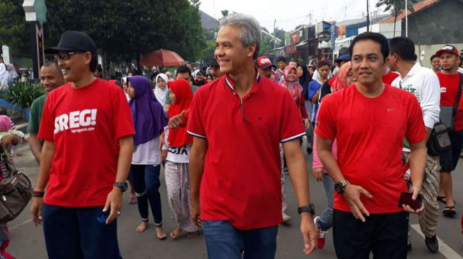 Ganjar Pranowo bersama calon walikota dan wakil walikota Tegal, Herujito-Sugono.