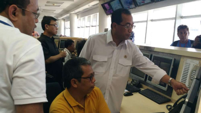 Menteri Perhubungan Budi Karya di Pelabuhan Tanjung Priok.