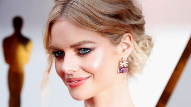 Samara Weaving di karpet merah Oscar 2018