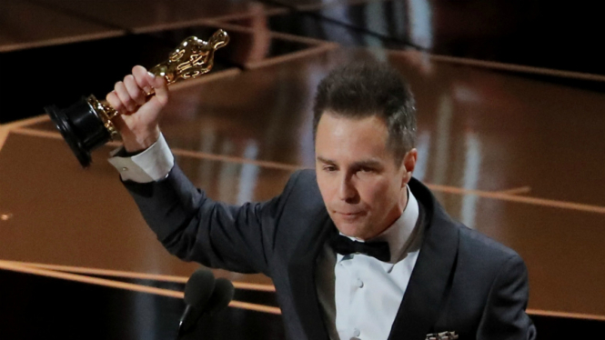 Sam Rockwell meraih Piala Oscar 2018.