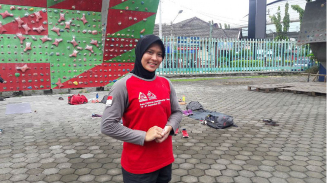 Dua atlet panjat tebing Indonesia, Aries Susanti Rahayu