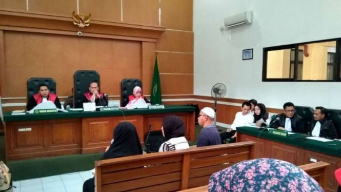 Sidang perkara PT First Travel yang menghadirkan tiga mantan agen sebagai saksi di di Pengadilan Negeri Depok, Jawa Barat, pada Senin, 5 Maret 2018.