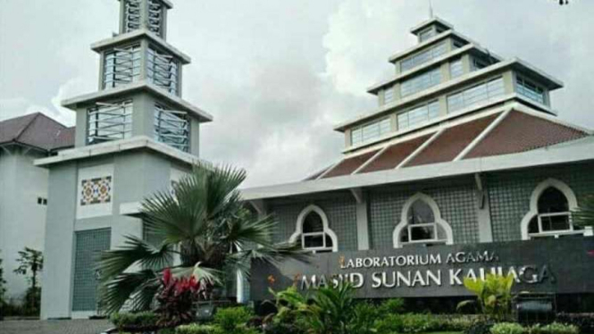 Suasana di Masjid UIN Sunan Kalijaga