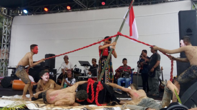 Teater pembuka Festival Komodo