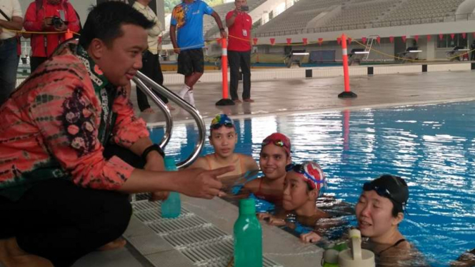 Menteri Pemuda dan Olahraga, Imam Nahrawi, meninjamu pelatnas aquatic
