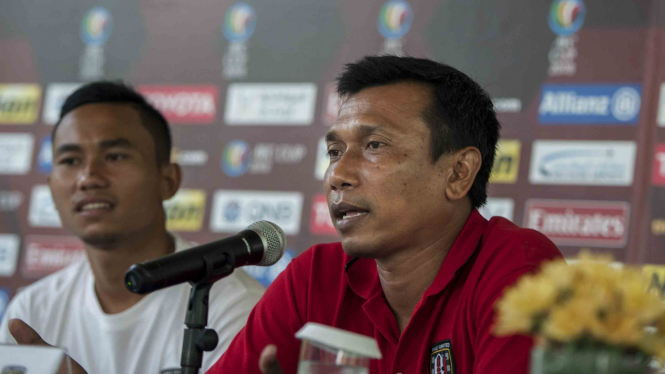 Pelatih Bali United, Widodo C Putro (kanan)