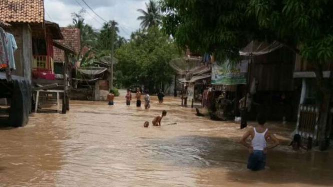 Banjir di Kabupaten Ogan Komering Ulu, Sumatra Selatan, Selasa, 6 Maret 2018.