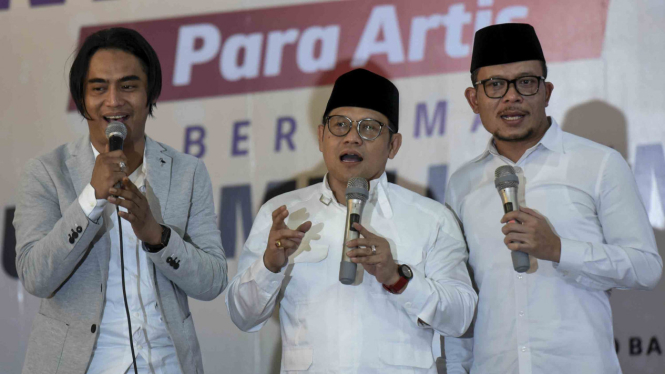 Ketua Umum Partai Kebangkitan Bangsa (PKB), Muhaimin Iskandar (tengah)